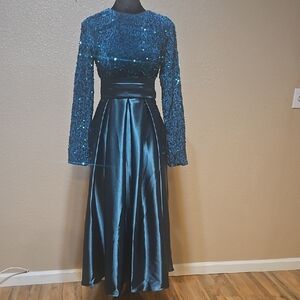 Elegant Blue Sequin Evening Dress
